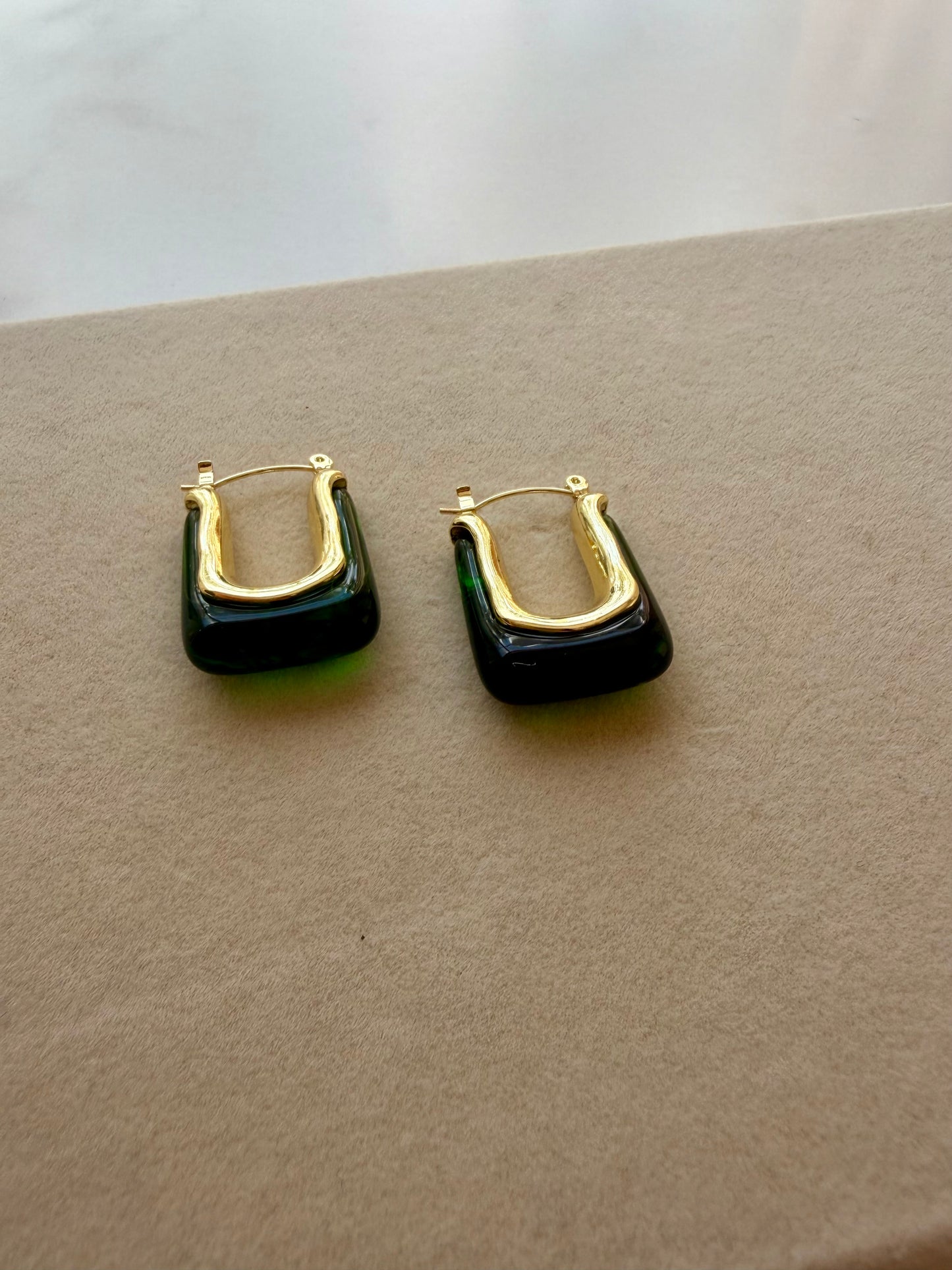 GOLDEN U GLOW EARRINGS