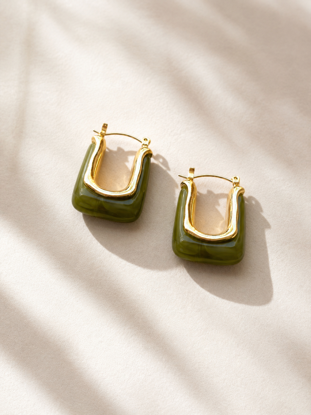 GOLDEN U GLOW EARRINGS