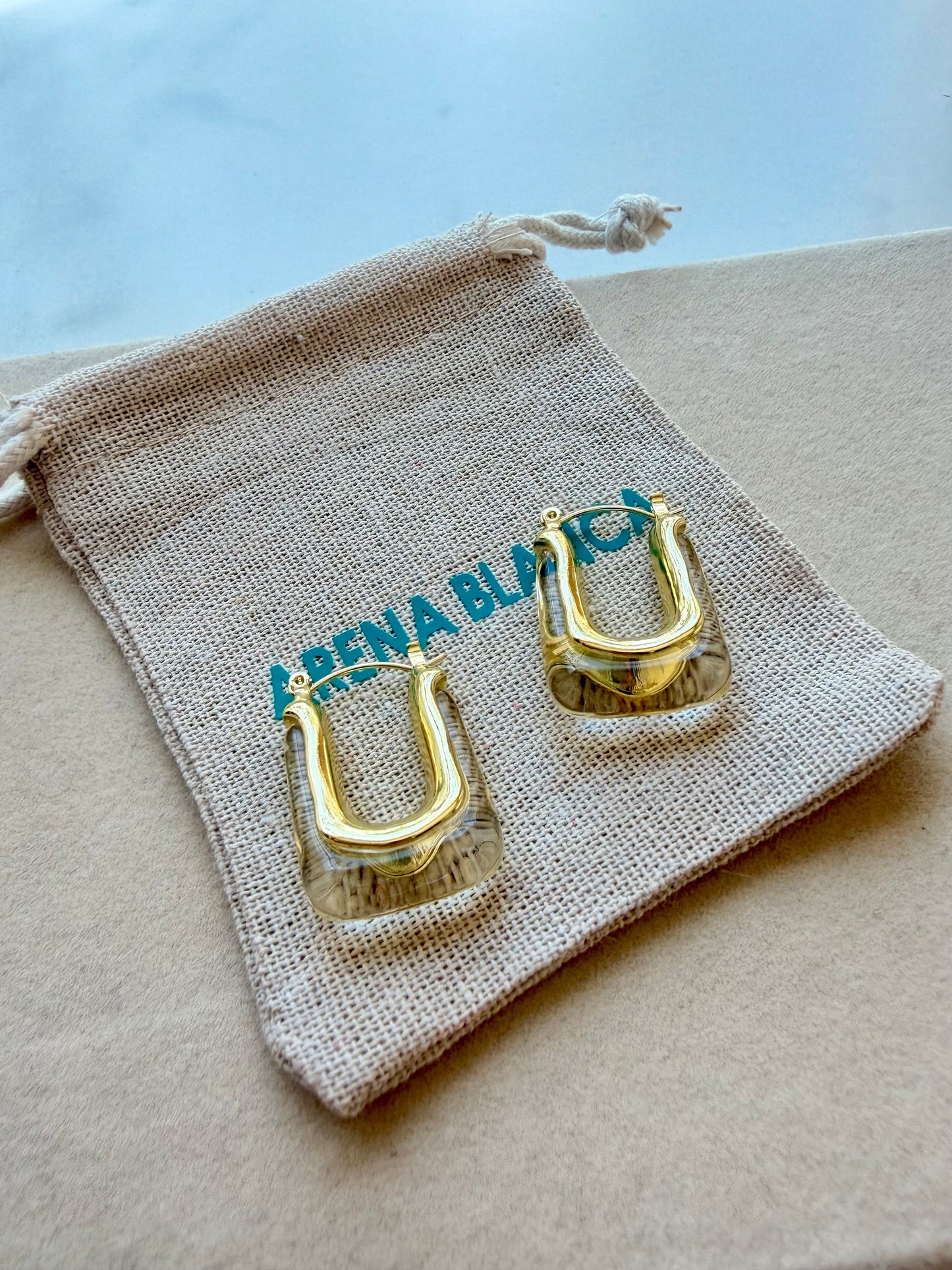 GOLDEN U GLOW EARRINGS