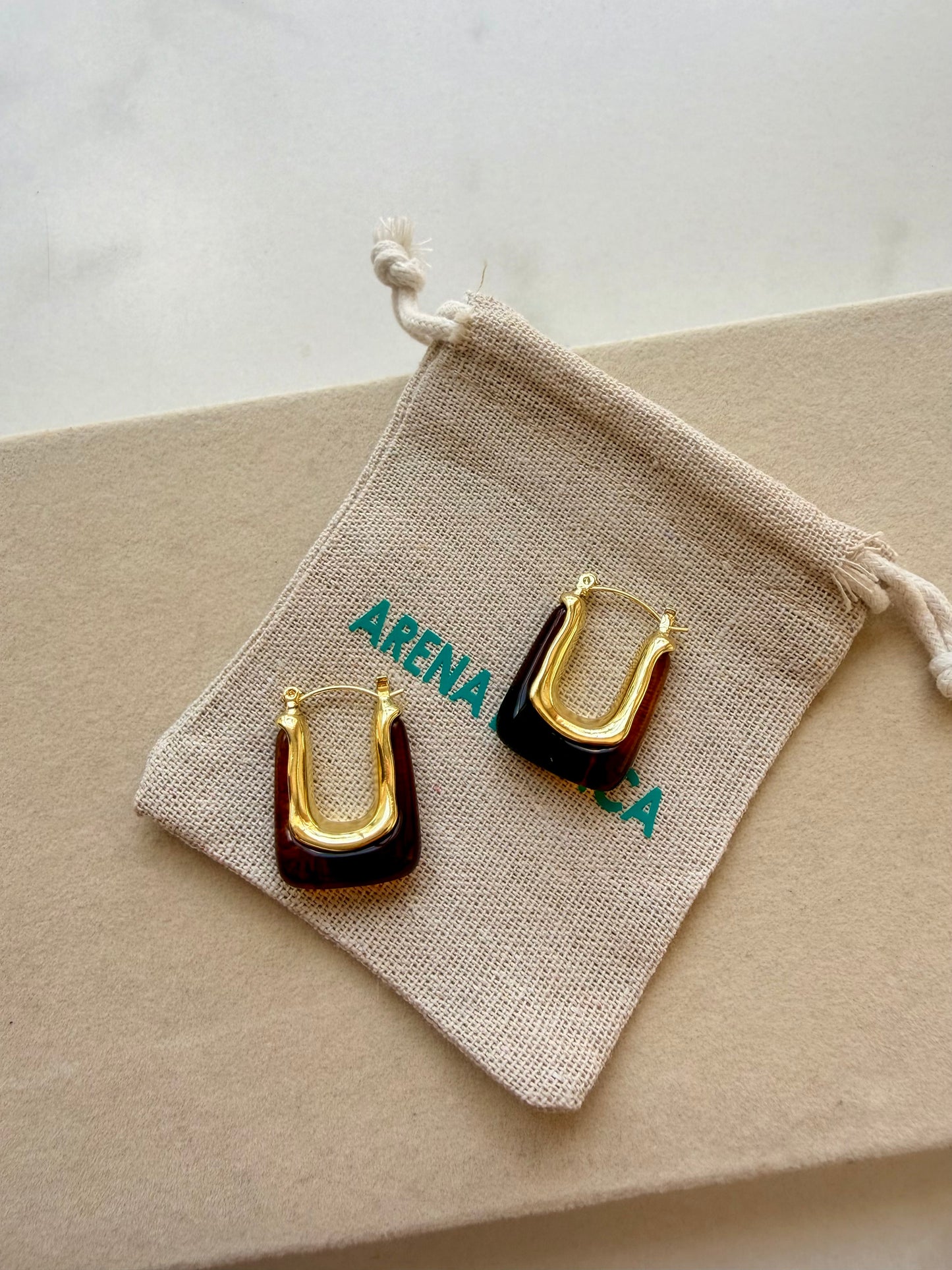 GOLDEN U GLOW EARRINGS