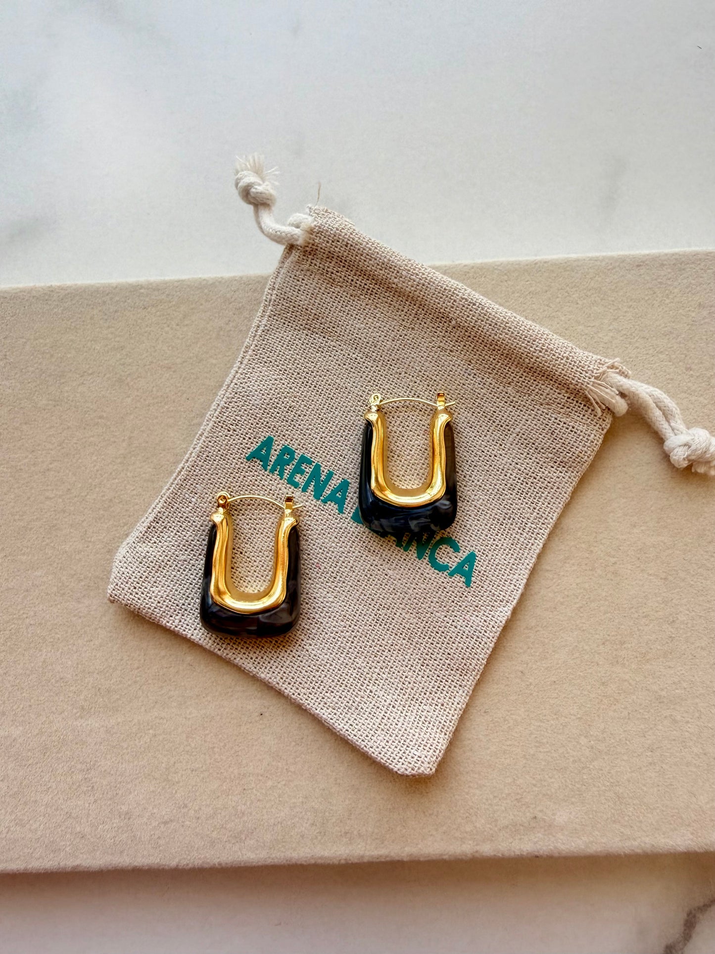 GOLDEN U GLOW EARRINGS
