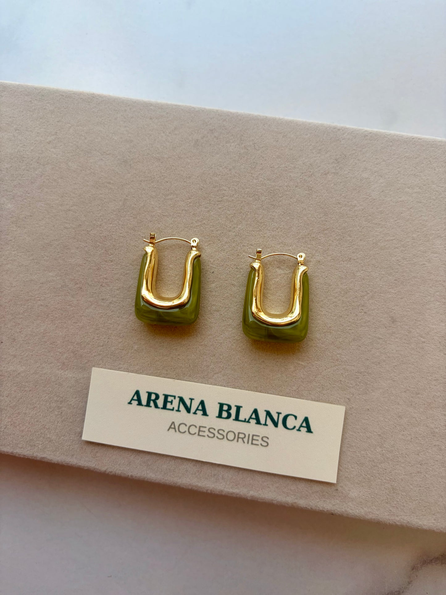 GOLDEN U GLOW EARRINGS