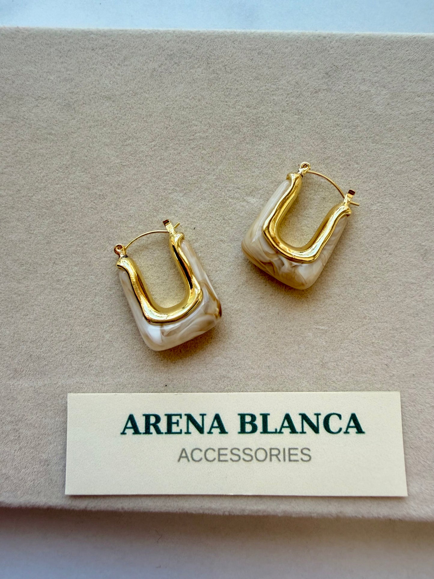 GOLDEN U GLOW EARRINGS